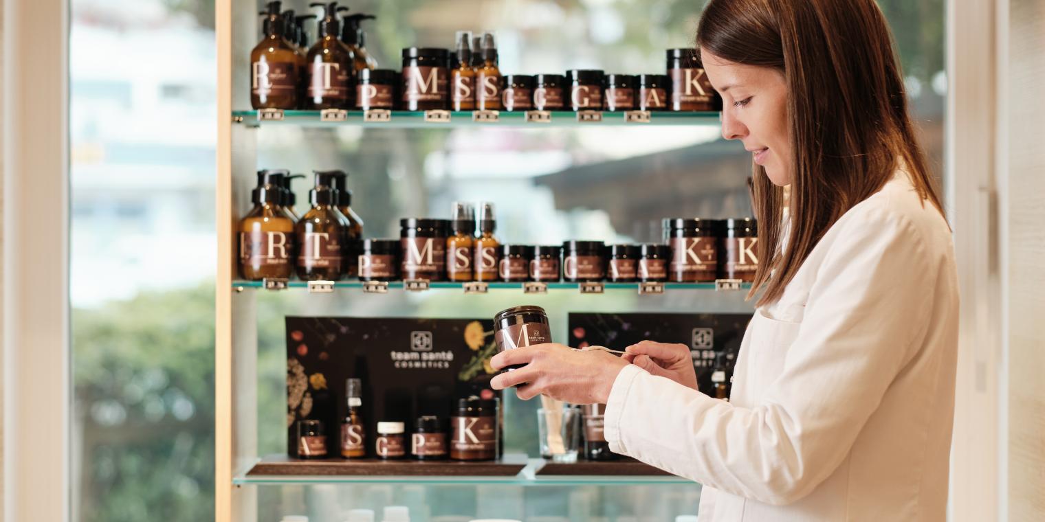 tauern-apotheke-by-wolfgang-lehner_xp10333